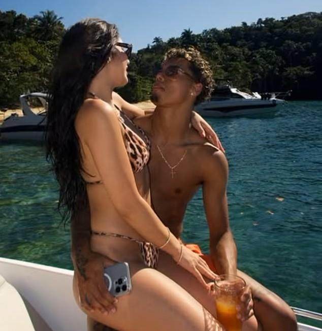 1733212613423015475.jpg 星空体育-儿子女友怀孕数月 44岁小罗要当爷爷了