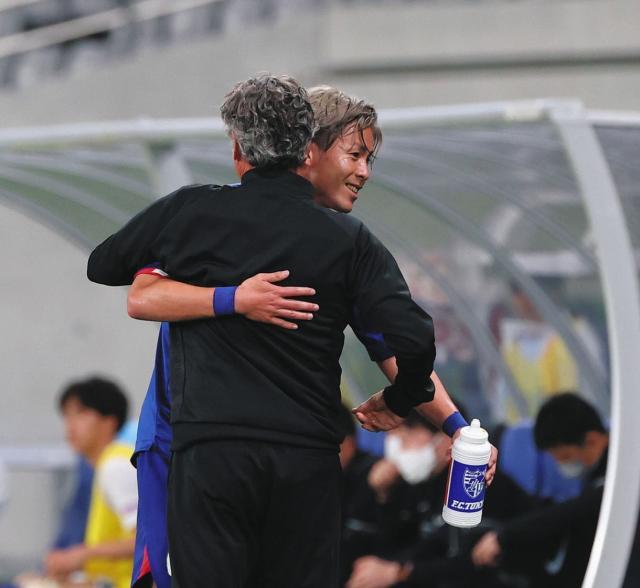 温格第二？日本外教赢球后 接着给大学生对手上课