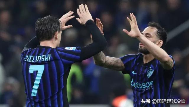 星空体育下载-国米面临两大战术难题：双核谁来做枢纽 前锋兵荒两种解决方案